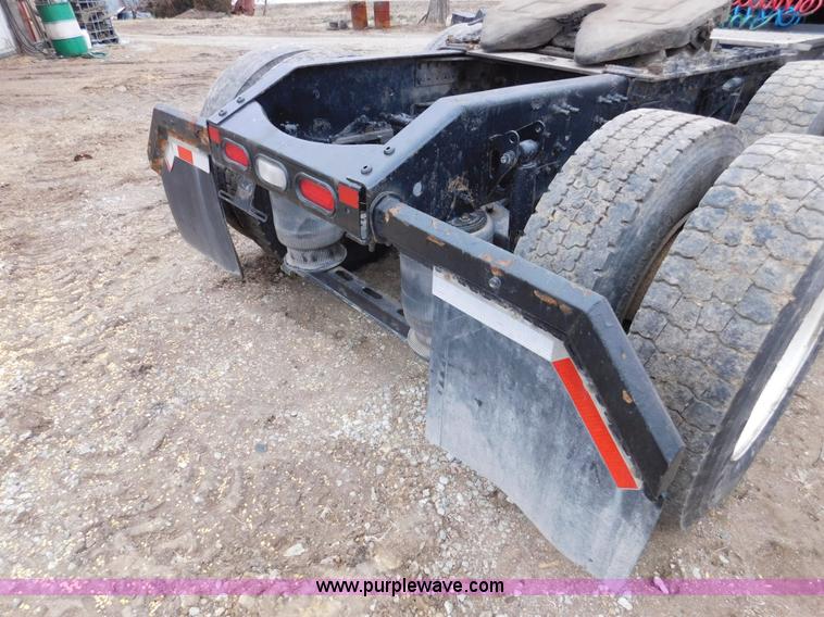 image for item J7386 2007 Volvo VNL 630 10th Anniversary Series semi truck