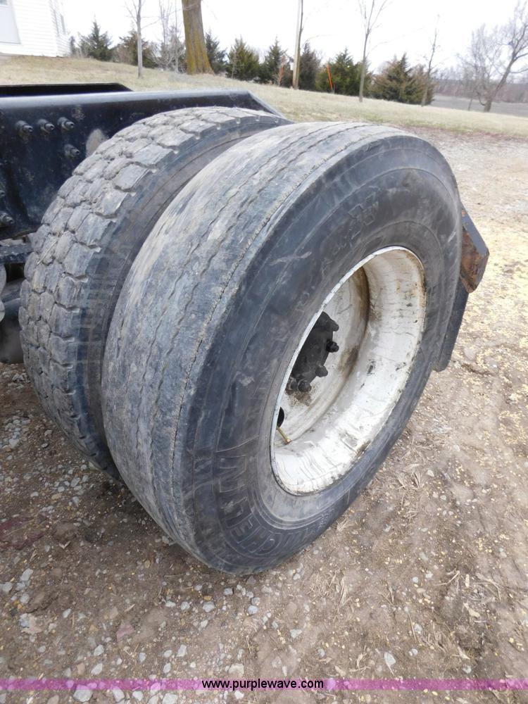 image for item J7386 2007 Volvo VNL 630 10th Anniversary Series semi truck