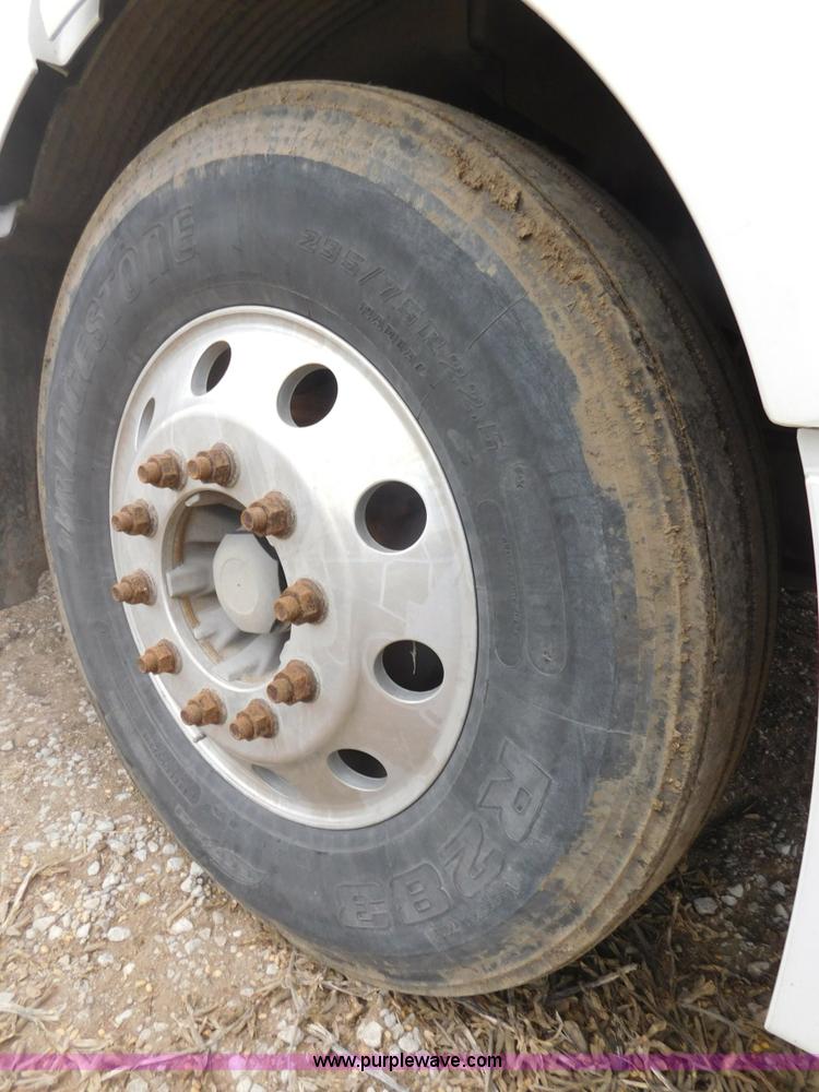 image for item J7386 2007 Volvo VNL 630 10th Anniversary Series semi truck