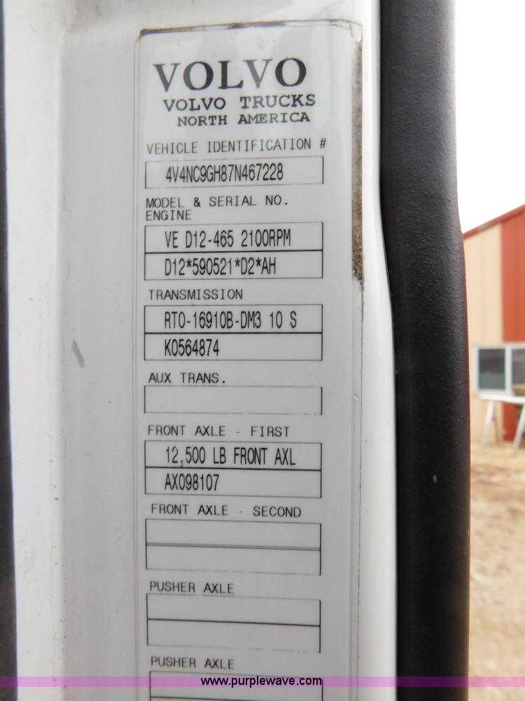 image for item J7386 2007 Volvo VNL 630 10th Anniversary Series semi truck