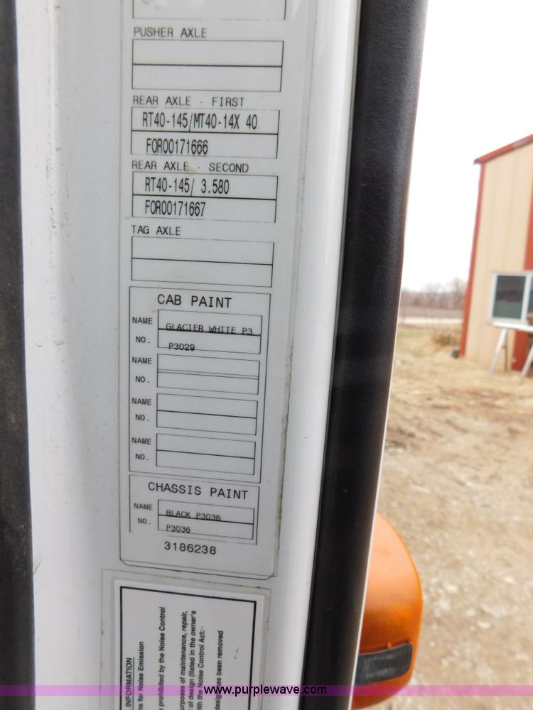 image for item J7386 2007 Volvo VNL 630 10th Anniversary Series semi truck