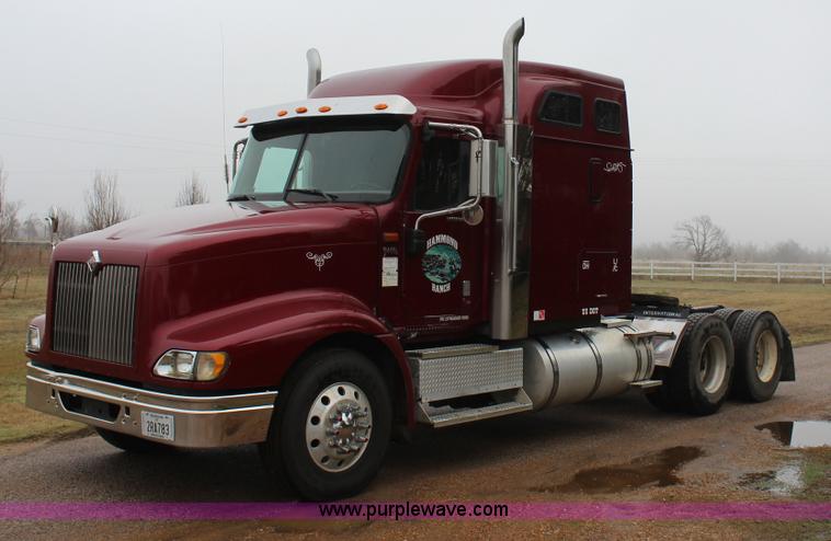 image for item J7700 2006 International 9400i semi truck