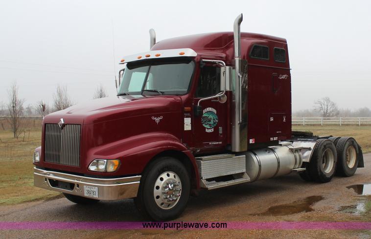 image for item J7700 2006 International 9400i semi truck