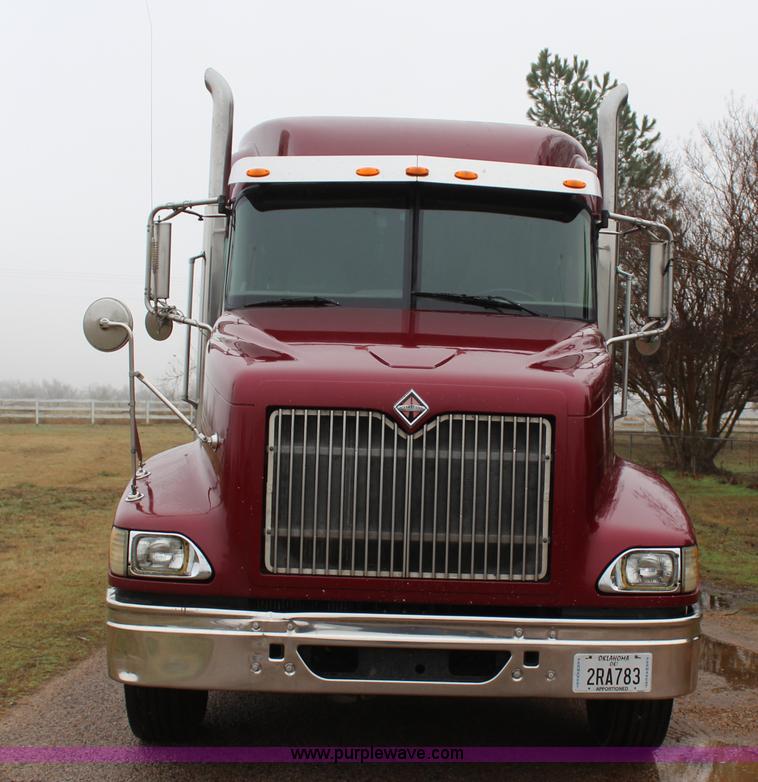 image for item J7700 2006 International 9400i semi truck