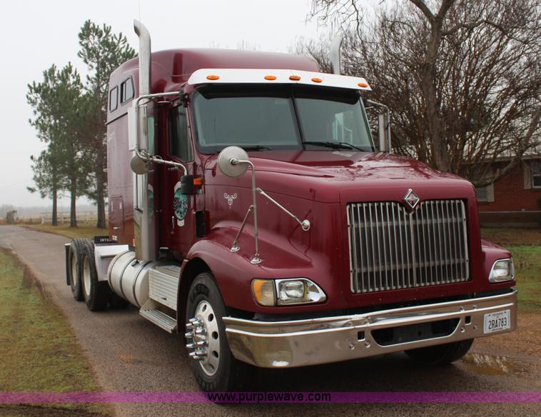 image for item J7700 2006 International 9400i semi truck