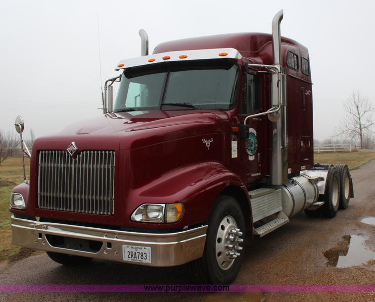 image for item J7700 2006 International 9400i semi truck