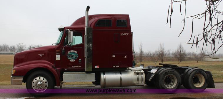 image for item J7700 2006 International 9400i semi truck