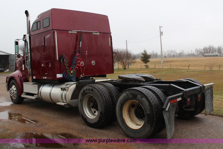 image for item J7700 2006 International 9400i semi truck