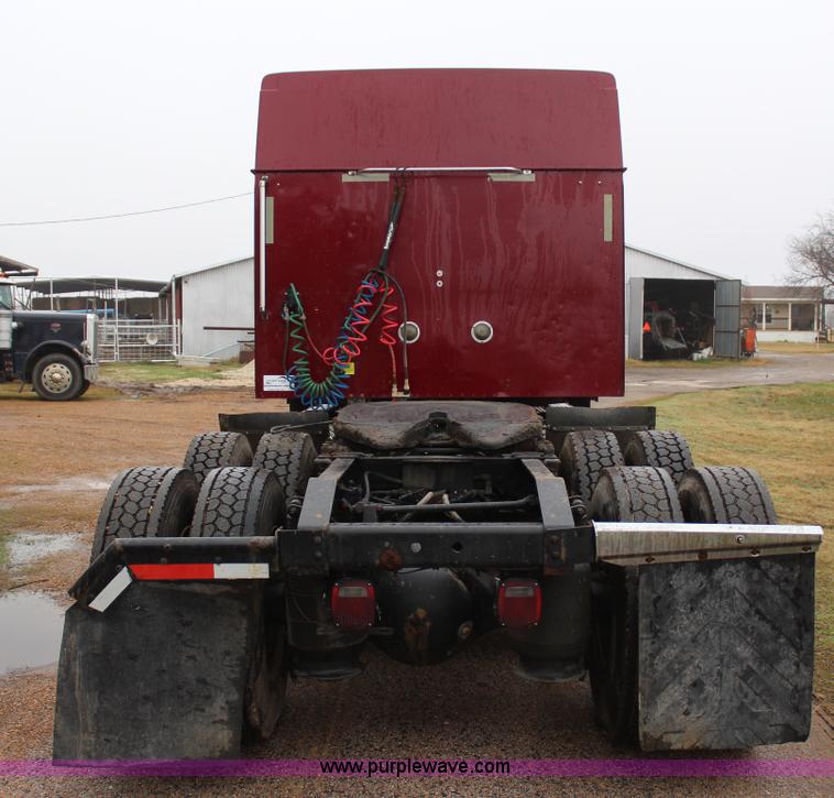 image for item J7700 2006 International 9400i semi truck