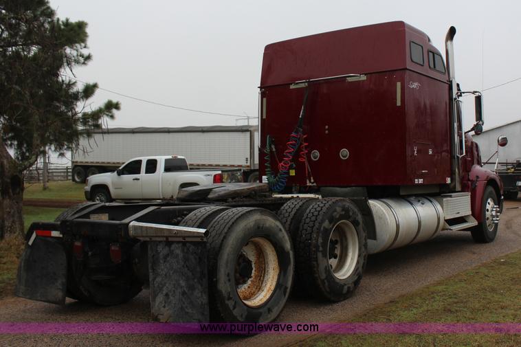 image for item J7700 2006 International 9400i semi truck