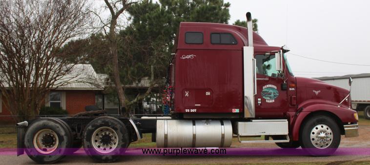 image for item J7700 2006 International 9400i semi truck