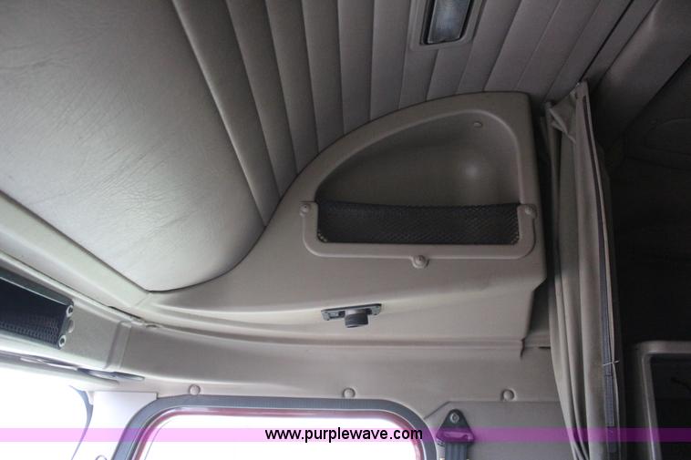 image for item J7700 2006 International 9400i semi truck