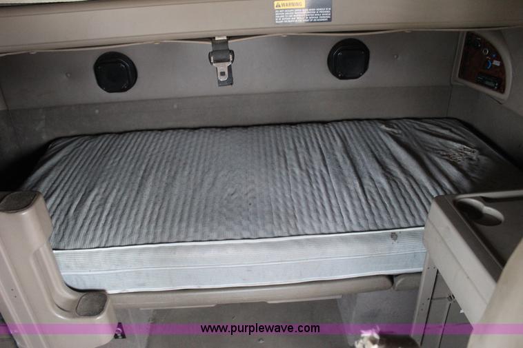 image for item J7700 2006 International 9400i semi truck