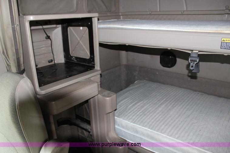 image for item J7700 2006 International 9400i semi truck