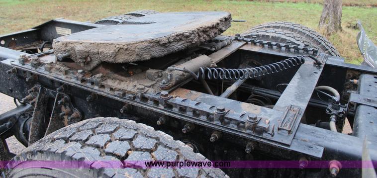 image for item J7700 2006 International 9400i semi truck