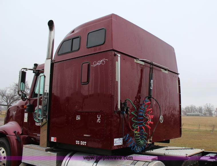 image for item J7700 2006 International 9400i semi truck