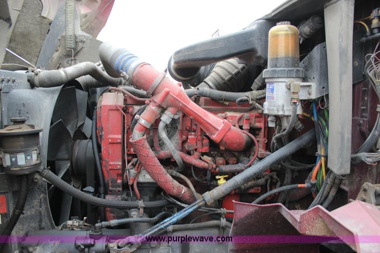 image for item J7700 2006 International 9400i semi truck