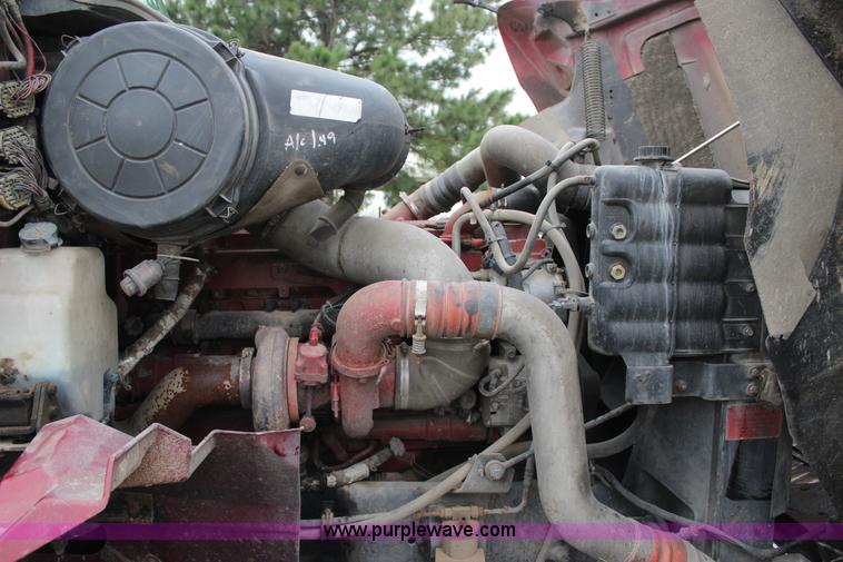 image for item J7700 2006 International 9400i semi truck