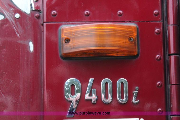 image for item J7700 2006 International 9400i semi truck