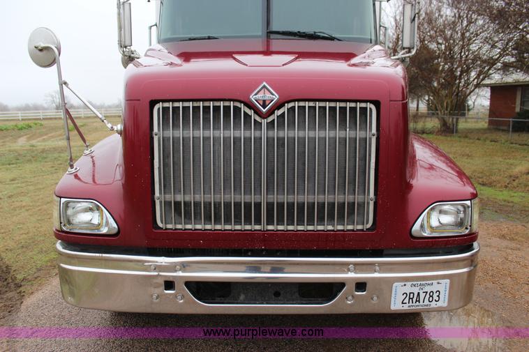 image for item J7700 2006 International 9400i semi truck