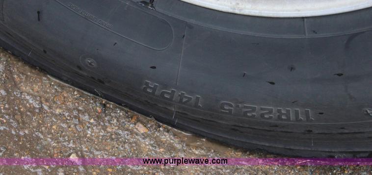 image for item J7700 2006 International 9400i semi truck