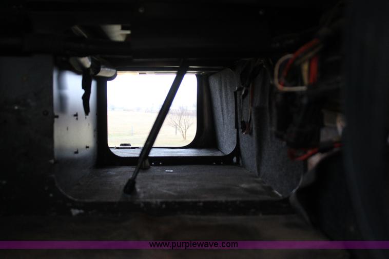 image for item J7700 2006 International 9400i semi truck