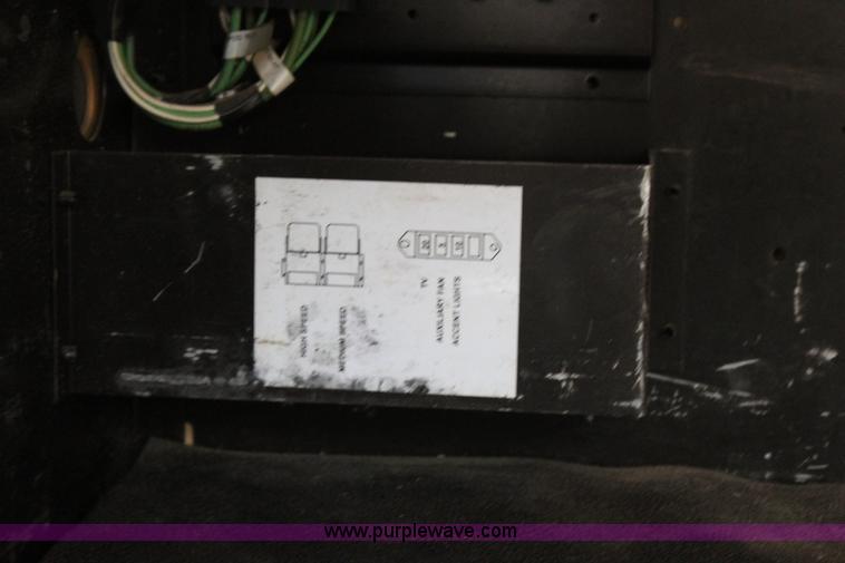 image for item J7700 2006 International 9400i semi truck