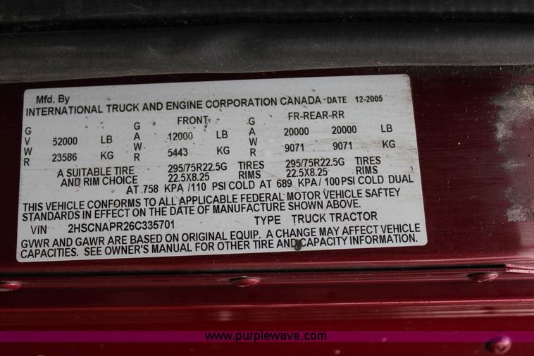 image for item J7700 2006 International 9400i semi truck