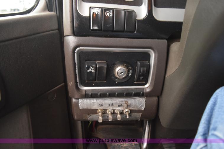 image for item J8471 2008 Kenworth T800 semi truck