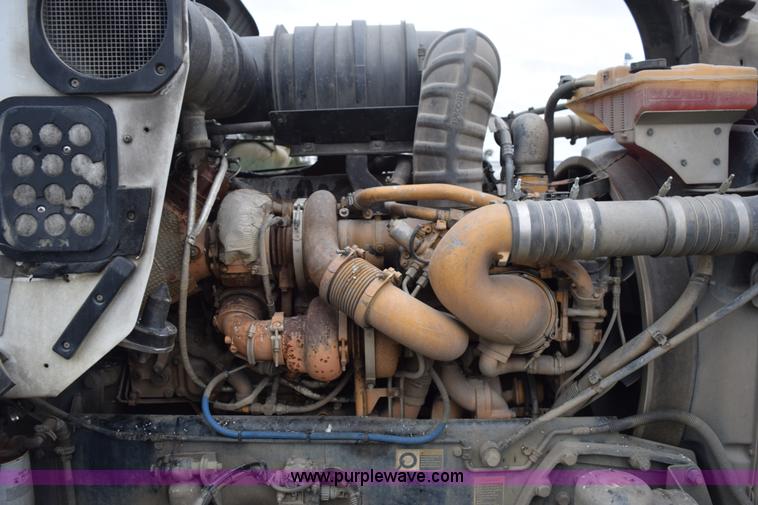 image for item J8471 2008 Kenworth T800 semi truck