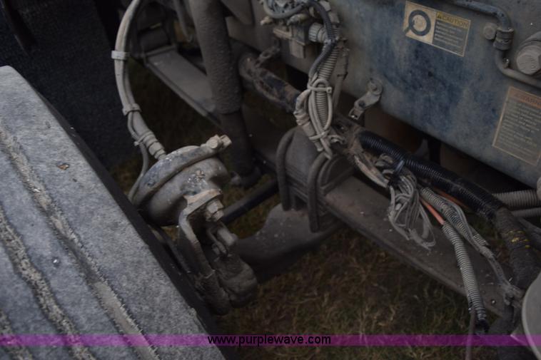 image for item J8471 2008 Kenworth T800 semi truck