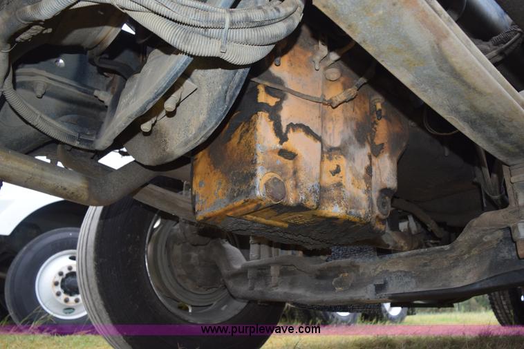 image for item J8471 2008 Kenworth T800 semi truck