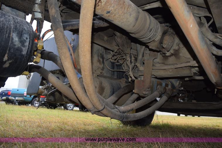 image for item J8471 2008 Kenworth T800 semi truck