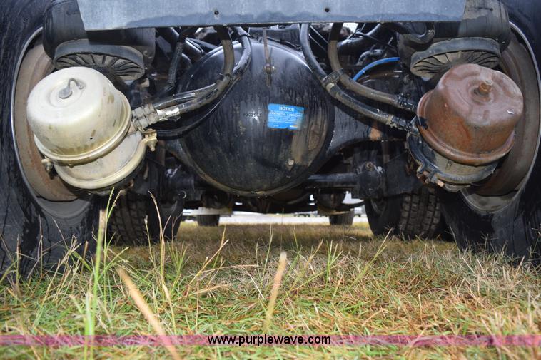 image for item J8471 2008 Kenworth T800 semi truck