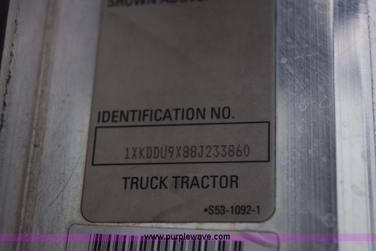 image for item J8471 2008 Kenworth T800 semi truck