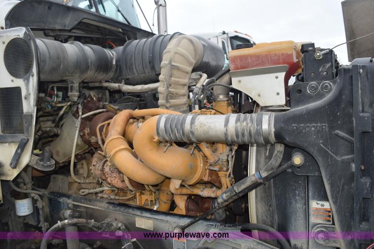 image for item J8472 2008 Kenworth T800 semi truck