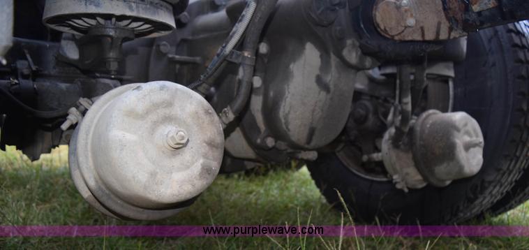 image for item J8472 2008 Kenworth T800 semi truck