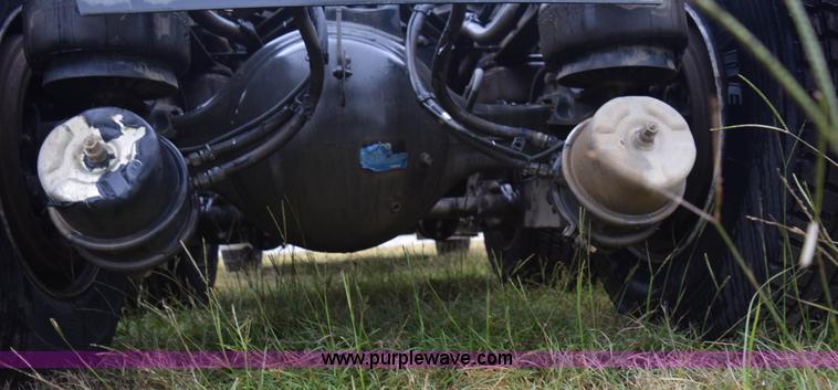 image for item J8472 2008 Kenworth T800 semi truck