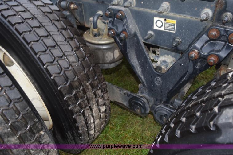 image for item J8472 2008 Kenworth T800 semi truck