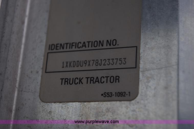 image for item J8472 2008 Kenworth T800 semi truck