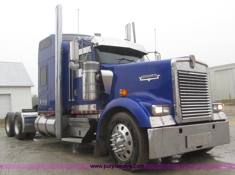 image for item J8788 2000 Kenworth W900 semi truck