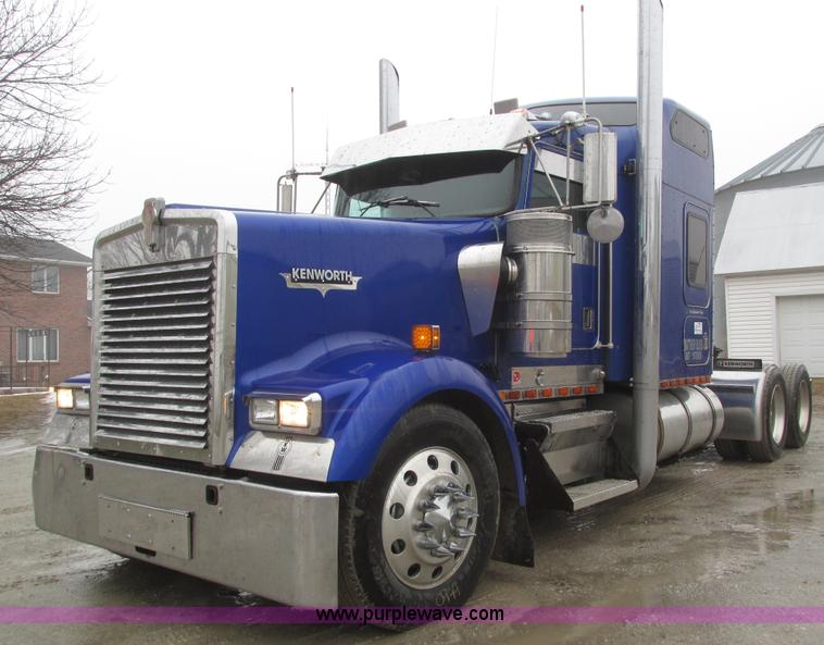 image for item J8788 2000 Kenworth W900 semi truck