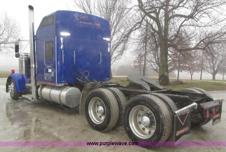 image for item J8788 2000 Kenworth W900 semi truck