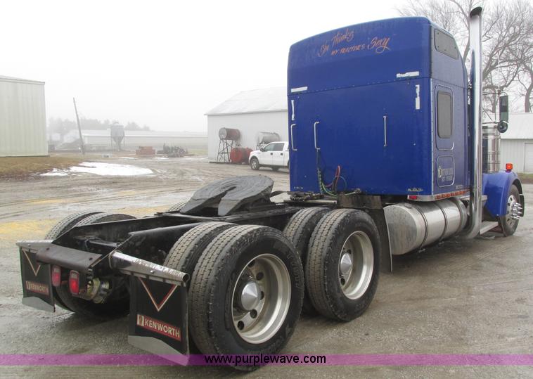 image for item J8788 2000 Kenworth W900 semi truck