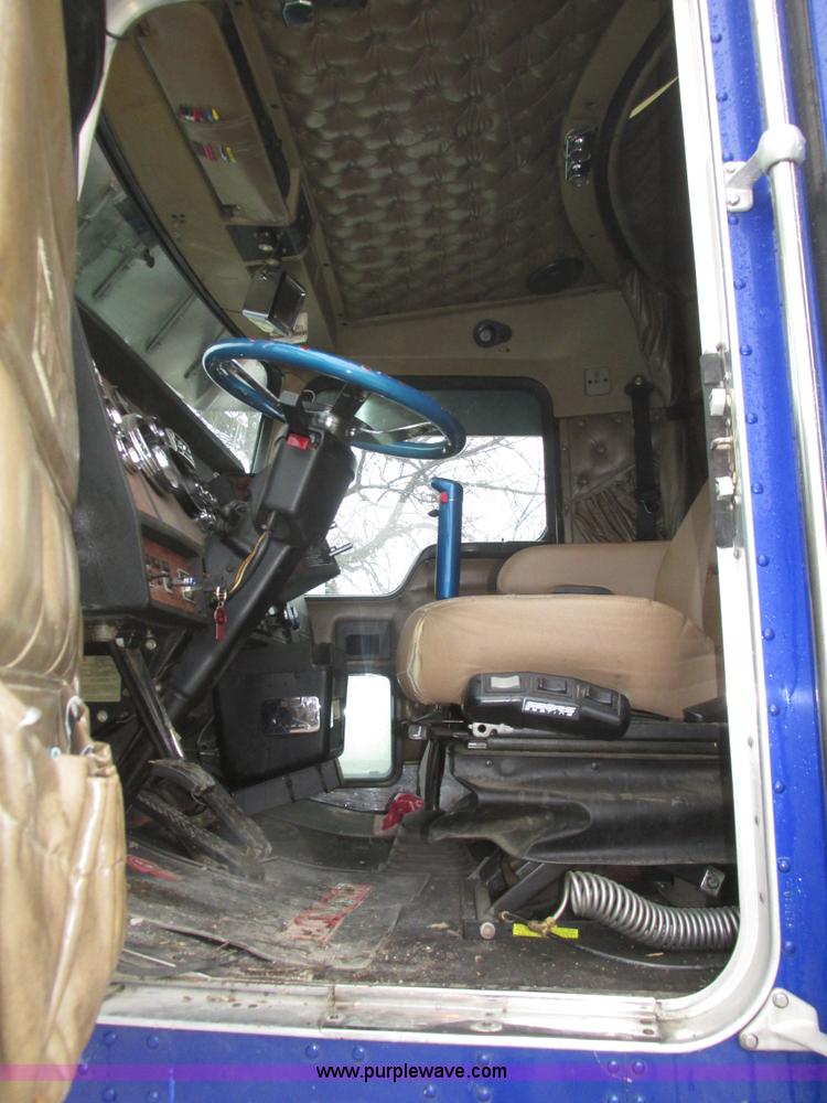 image for item J8788 2000 Kenworth W900 semi truck