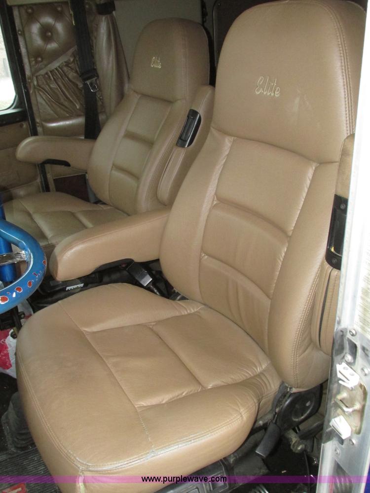 image for item J8788 2000 Kenworth W900 semi truck