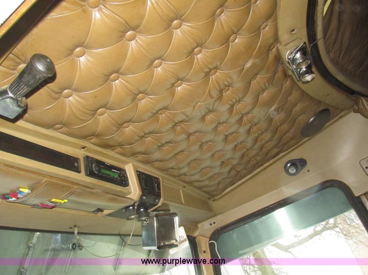 image for item J8788 2000 Kenworth W900 semi truck