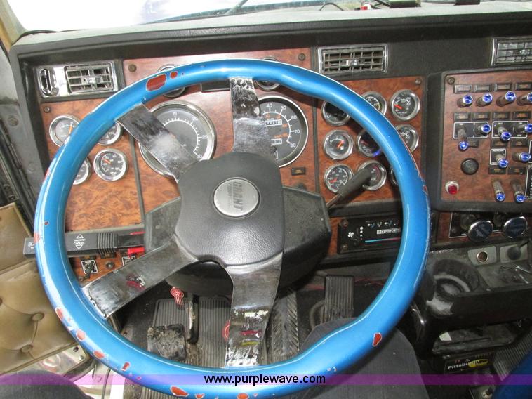 image for item J8788 2000 Kenworth W900 semi truck