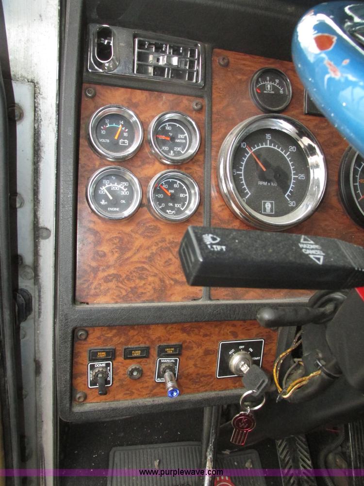 image for item J8788 2000 Kenworth W900 semi truck