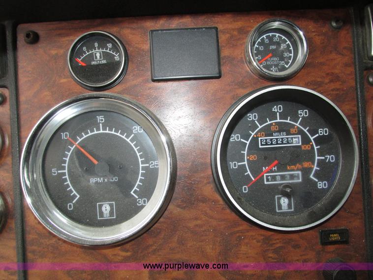 image for item J8788 2000 Kenworth W900 semi truck